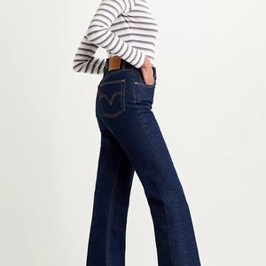 Levi’s Ribcage BootCut. Size 28.